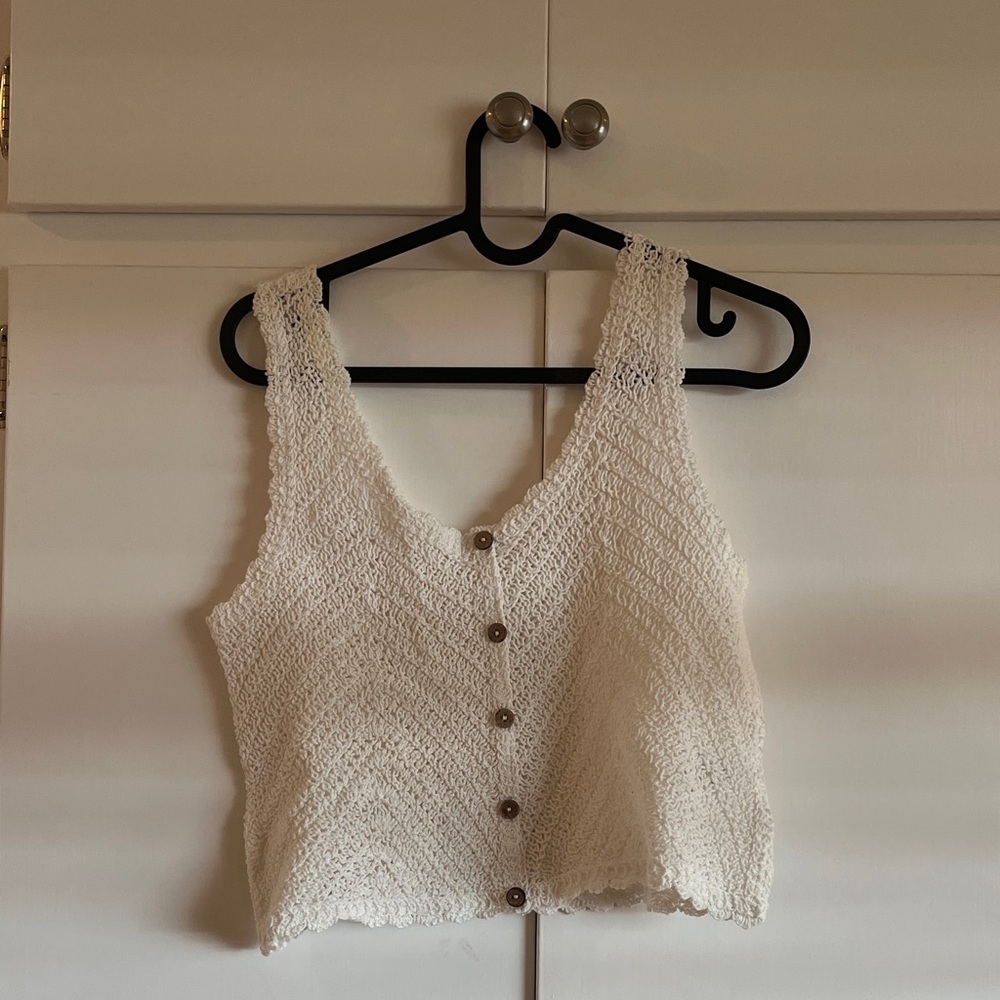 Chic Cream Crochet Button-Up Crop Top - Picture 3 of 4